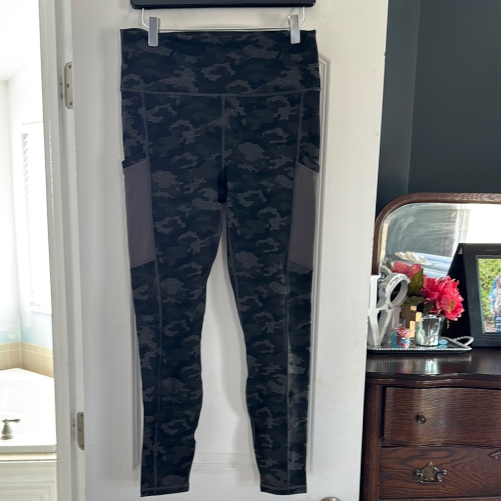 Women's Fabletics PowerHold Camo Leggings, large, NWT